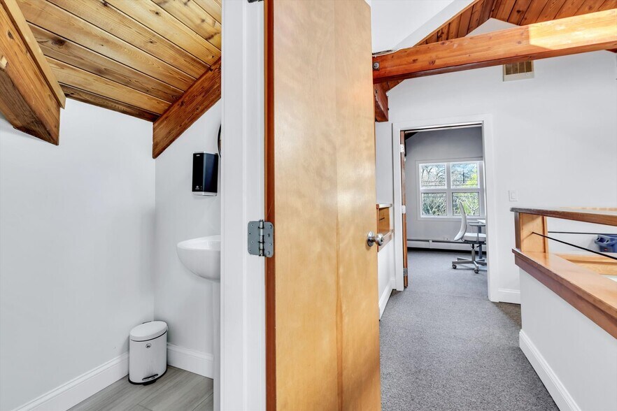 More Photos Of 1049 Main St, West Barnstable Medical For Sale