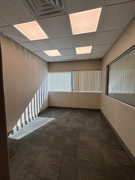 More Photos Of 300 Corporate Plz, Islandia Office For Lease
