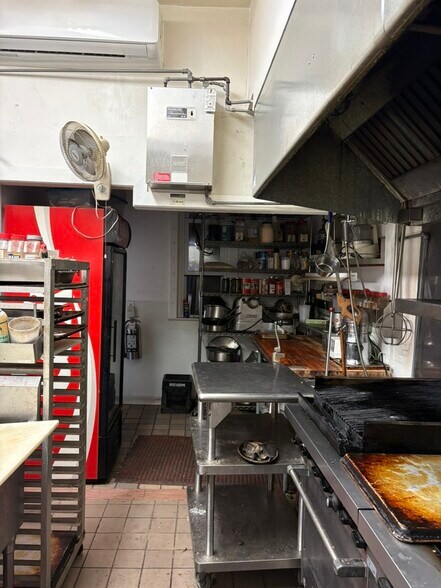 More Photos Of 7800 Montgomery Ave, Elkins Park General Retail For Lease