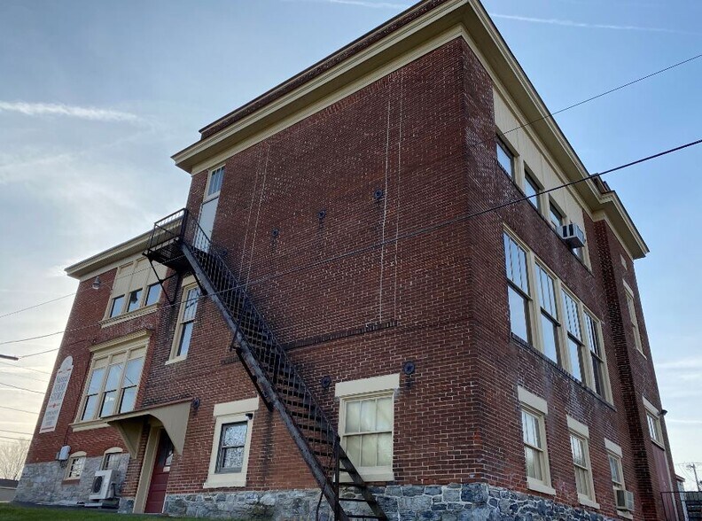 More Photos Of 22 N 7th St, Akron Storefront Retail Office For Sale