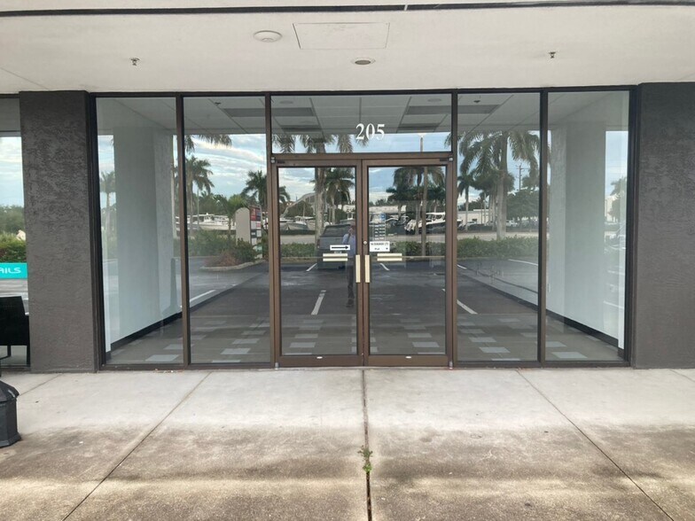 More Photos Of 28441 S Tamiami Trl, Bonita Springs Unknown For Lease
