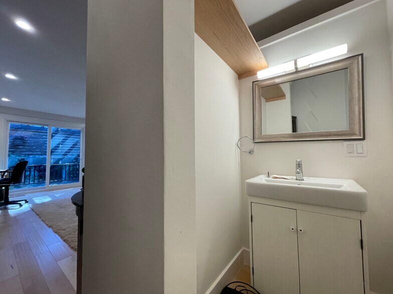 More Photos Of 10 Millwood St, Mill Valley Medical For Sale