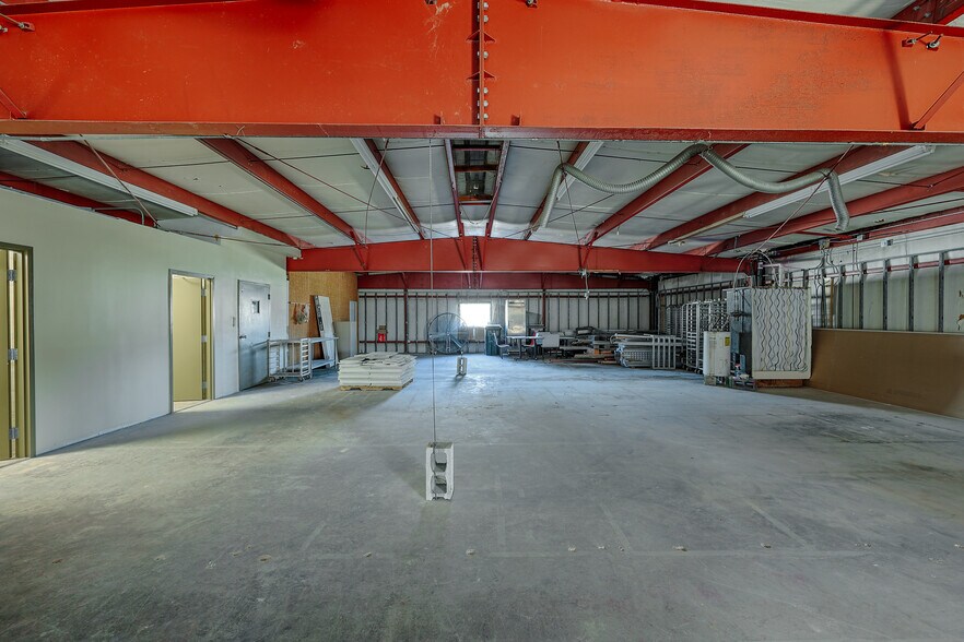 More Photos Of 1112 N Frazier St, Conroe Freestanding For Sale