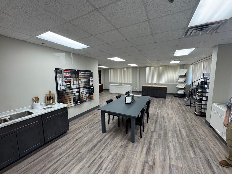 More Photos Of 10115 Lorraine Rd, Gulfport Manufacturing For Sale