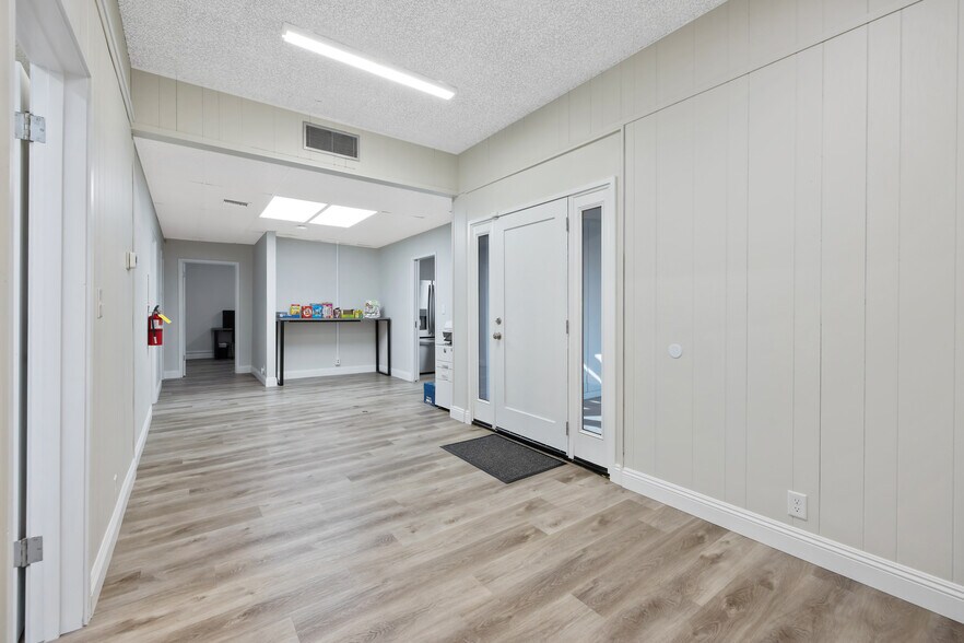 More Photos Of 1620 W Mineral King Ave, Visalia Office For Sale