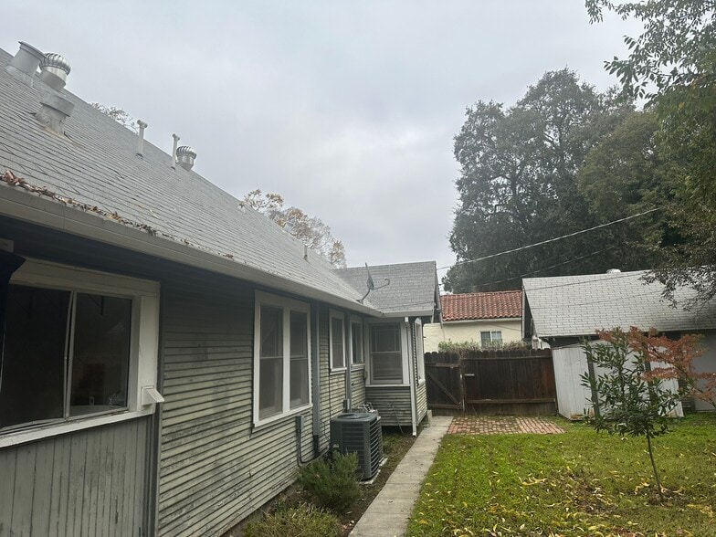 More Photos Of 150 W Stadium Dr, Stockton Apartments For Sale