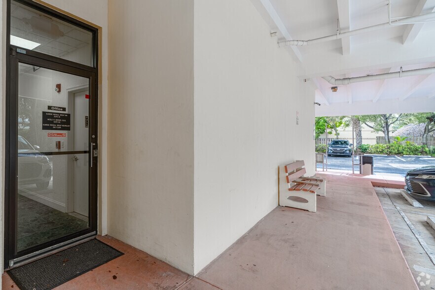 More Photos Of 572 E McNab Rd, Pompano Beach Medical For Lease