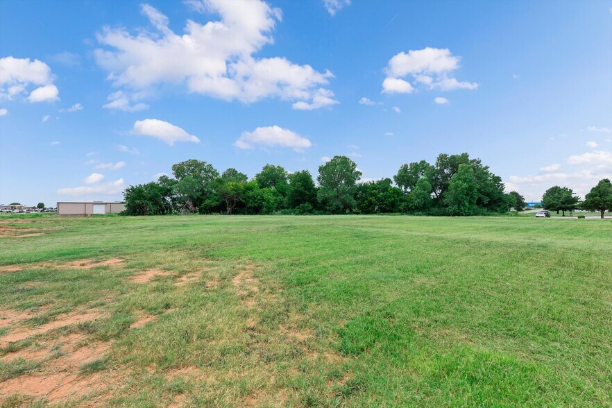 More Photos Of 301 S Yukon Pky, Yukon Land For Sale