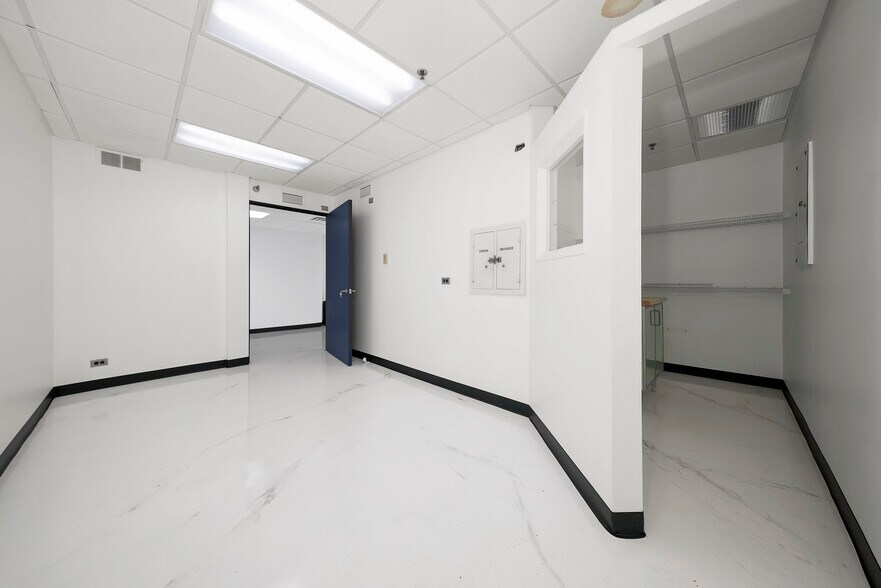 More Photos Of 9050 W 81st St, Justice Medical For Lease