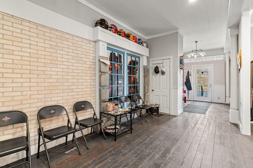 More Photos Of 1550 Lewis Center Rd, Lewis Center Freestanding For Sale