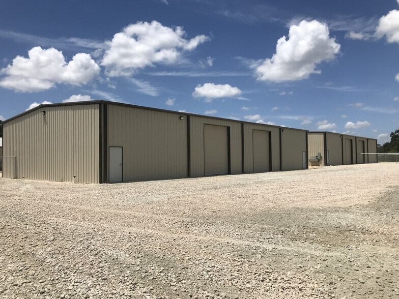 More Photos Of 4375 Roans Chapel Rd, College Station Warehouse For Lease
