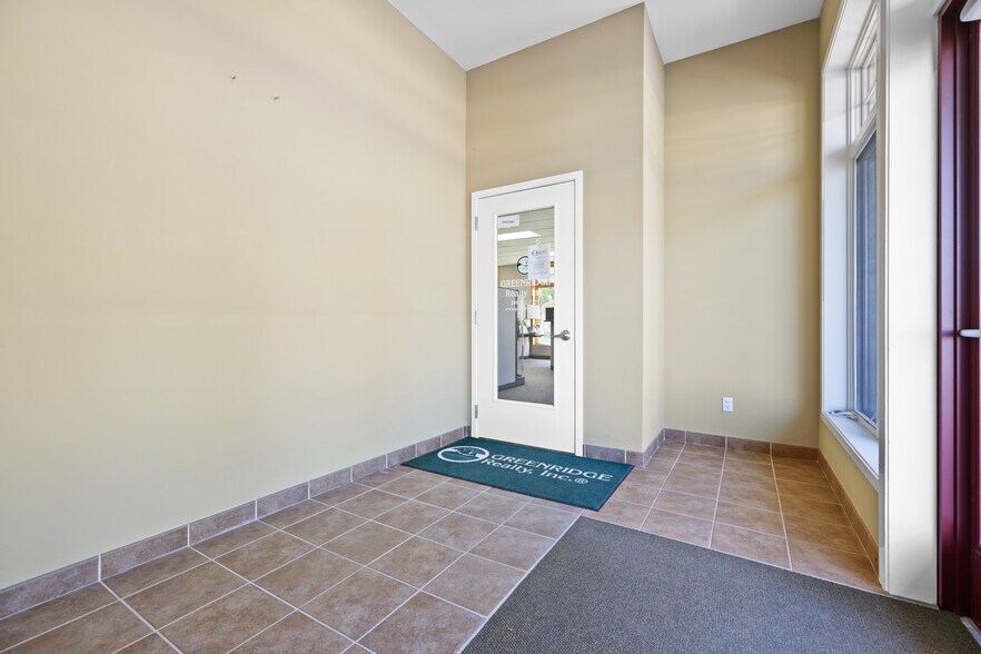 More Photos Of 3598 Green Pointe Ctr, Hamilton Office For Sale