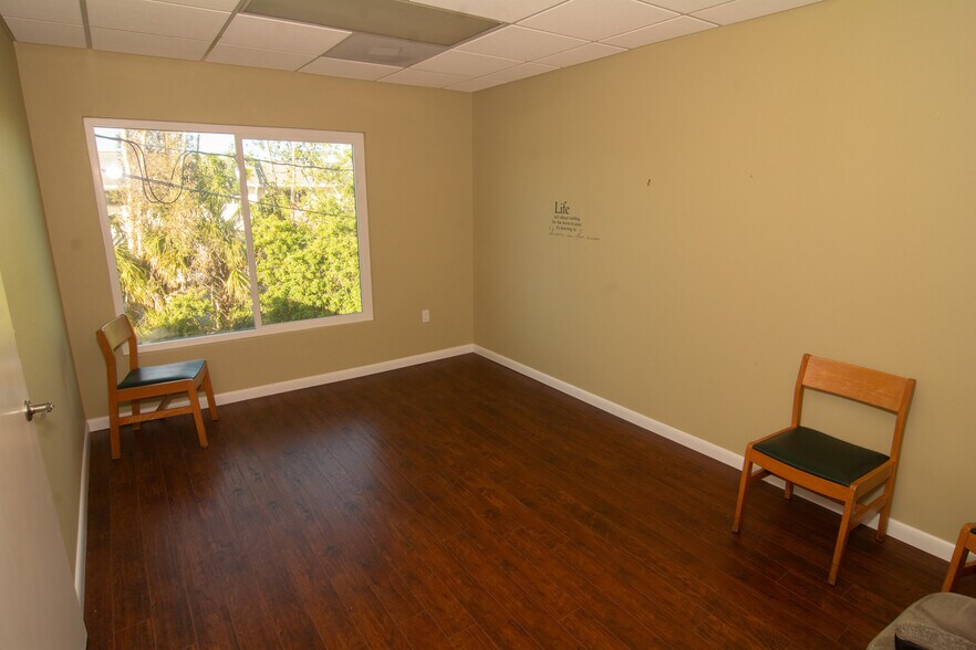 More Photos Of 3617 Webber St, Sarasota General Retail For Sale