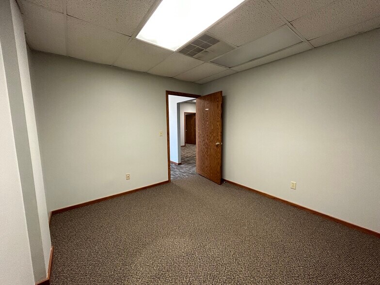 More Photos Of 1820 Post Rd, Plover Storefront Retail Office For Lease