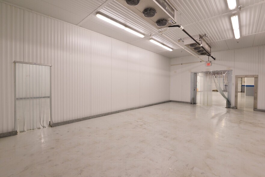 More Photos Of 15-01 Pollitt Dr, Fair Lawn Light Distribution For Lease