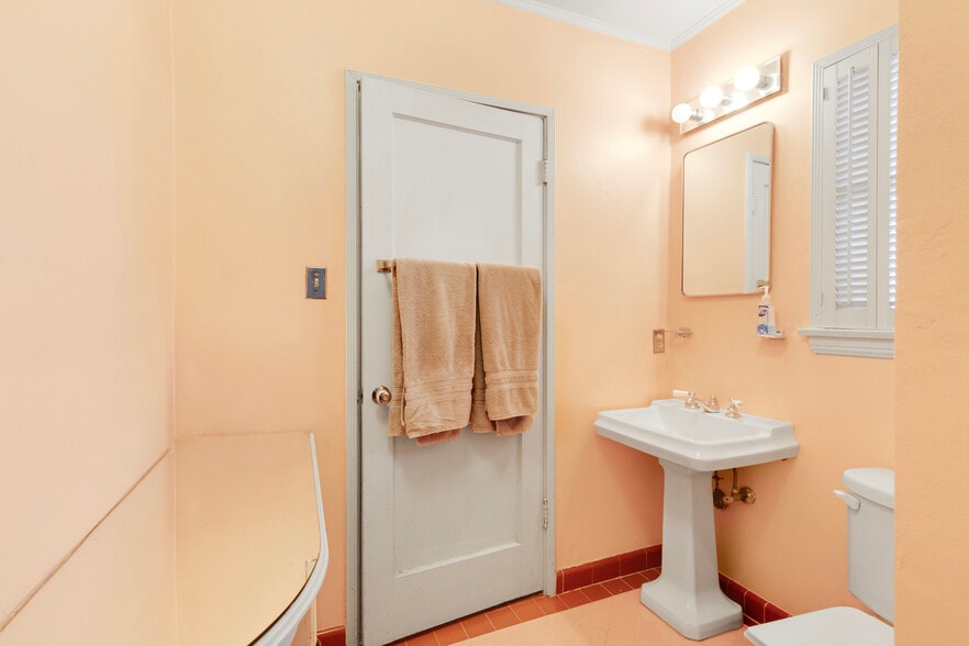More Photos Of 11737 Bellagio Rd, Los Angeles Multifamily For Sale