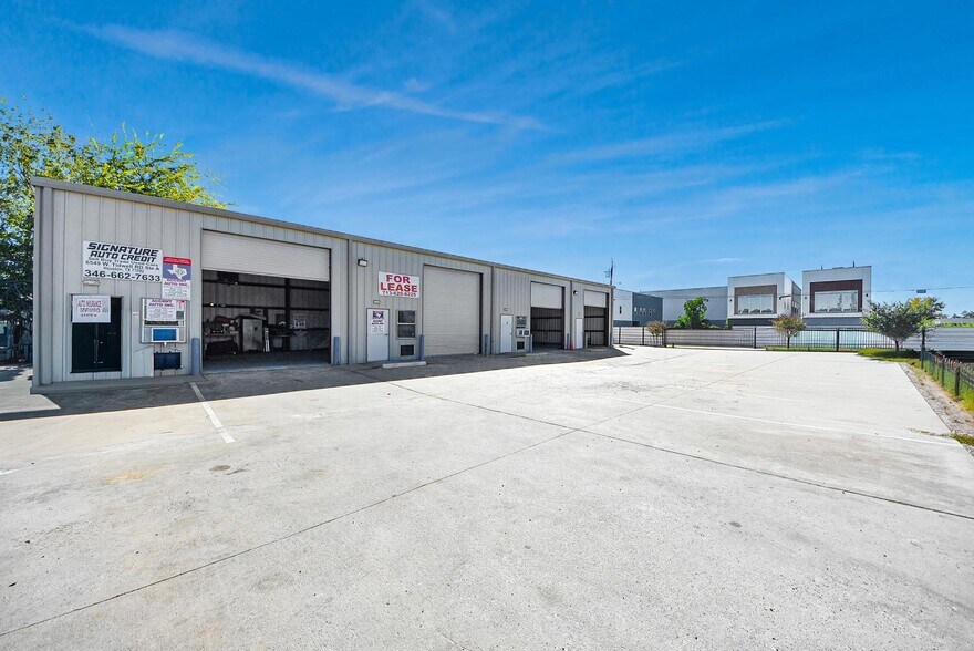 Primary Photo Of 6549 W Tidwell Rd, Houston Auto Dealership For Lease