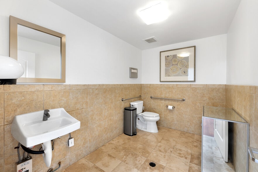 More Photos Of 1321 Post Ave, Torrance Loft Creative Space For Sale