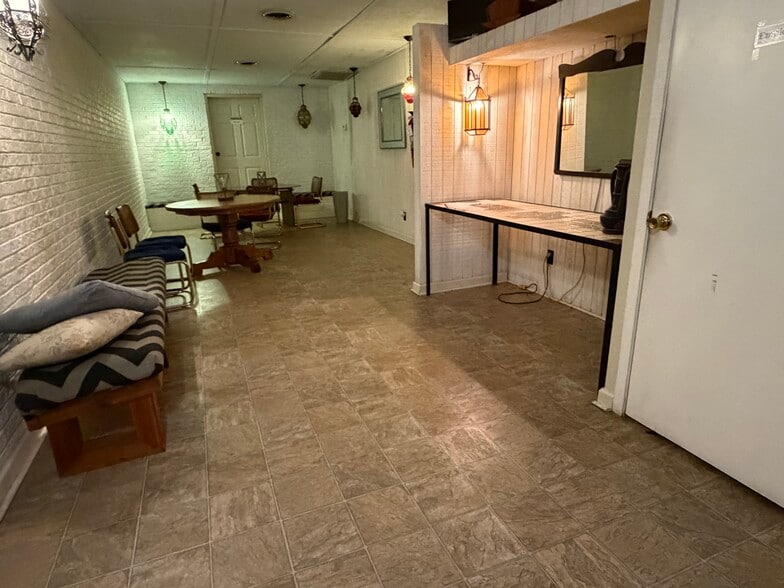 More Photos Of 1951 E 3rd St, Corinth Cemetery Mausoleum For Sale