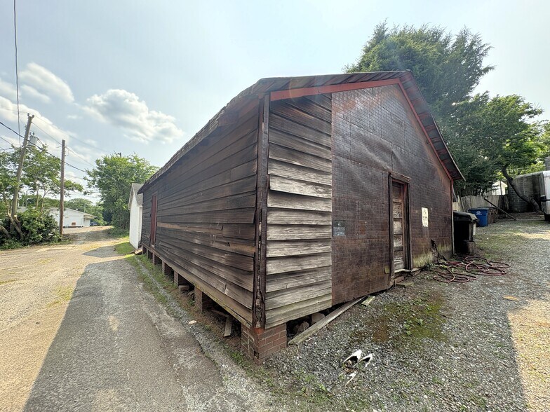 More Photos Of 207 W Main St, Mayodan Specialty For Sale