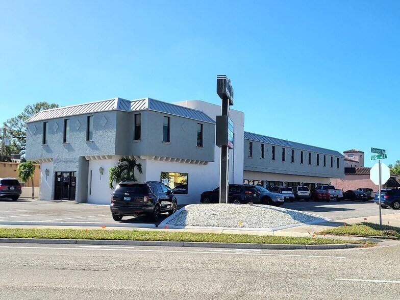 More Photos Of 7910 N Tamiami Trl, Sarasota Office For Lease