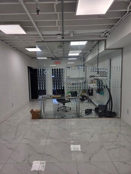 More Photos Of 2337-2365 Rue Rue Guénette, Saint-Laurent Warehouse For Sale