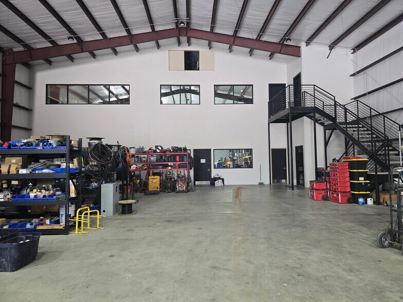 More Photos Of 714 Highway 71 W, Bastrop Freestanding For Lease