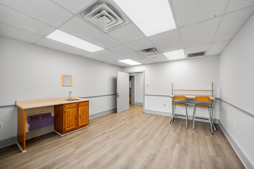 More Photos Of 379 Cherry St, Pottstown Flex For Lease