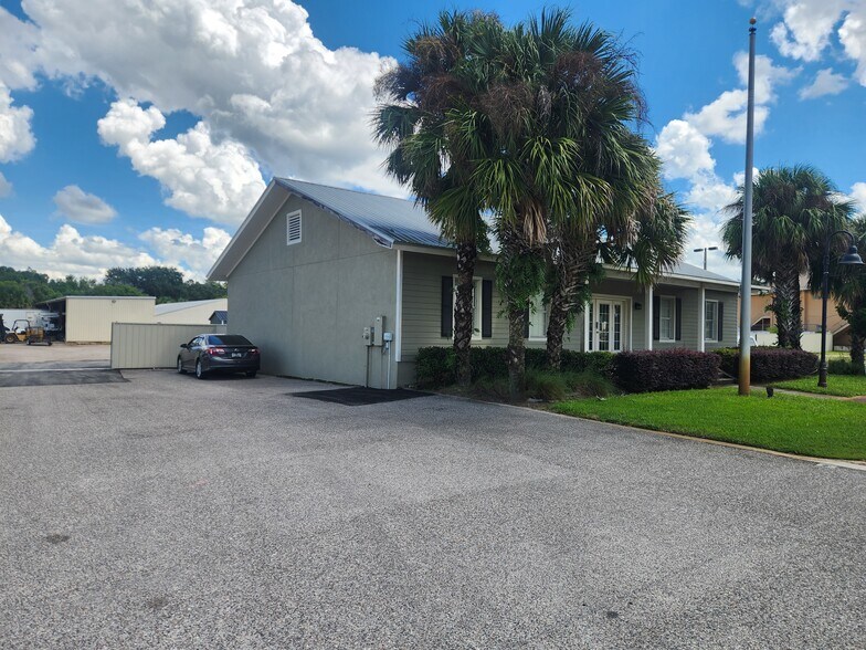 More Photos Of 1040 Land O Lakes Blvd, Lutz Office For Lease