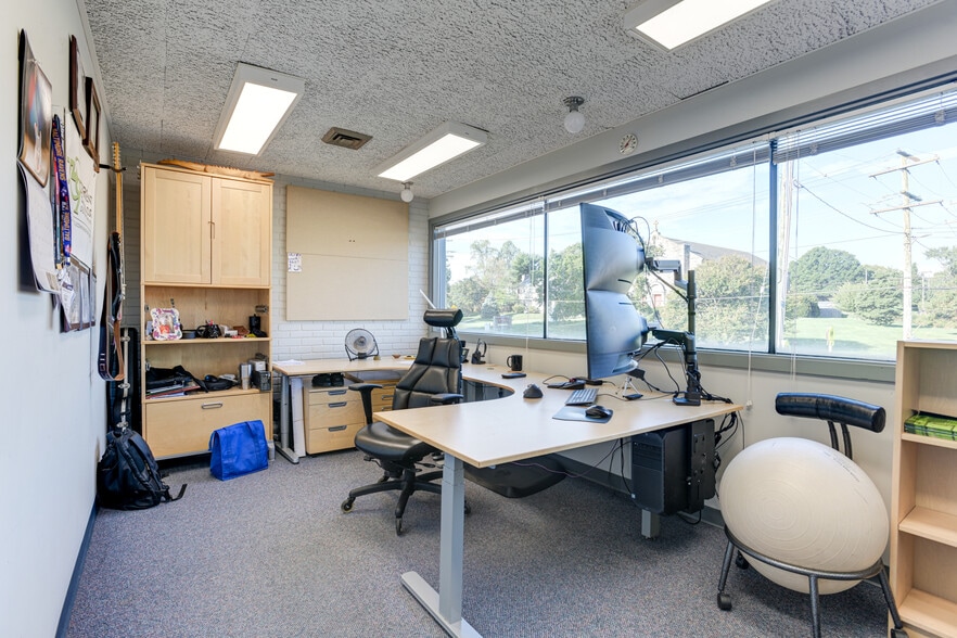 More Photos Of 6501 York Rd, Baltimore Office For Sale