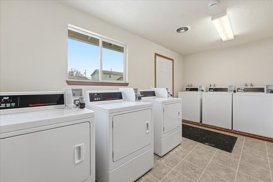 More Photos Of 1100-1105 S Pearl St, Centralia Apartments For Sale