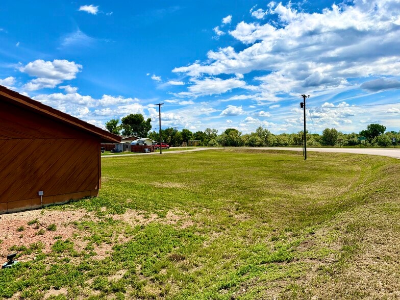 More Photos Of 311 12th St, Chinook Specialty For Sale