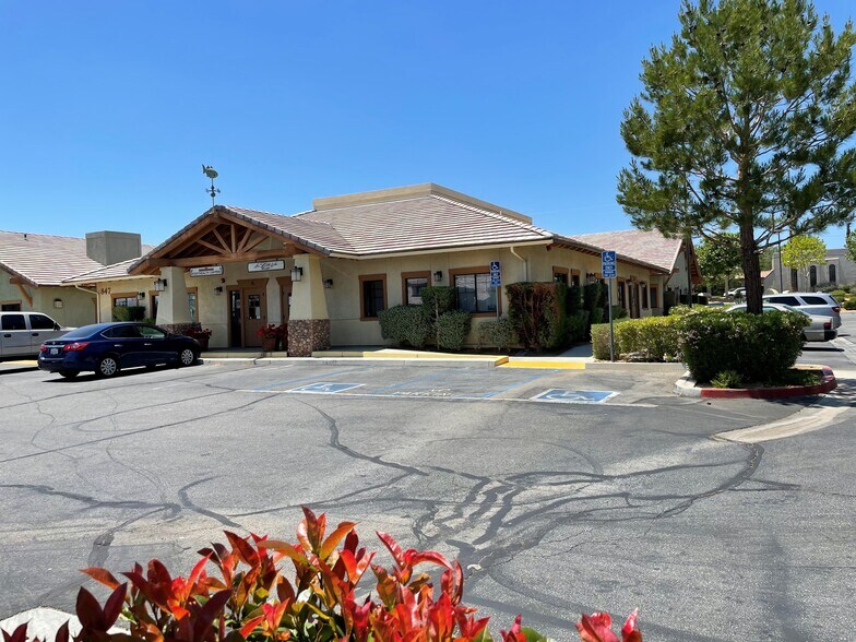 More Photos Of 853 Auto Center Dr, Palmdale Unknown For Lease