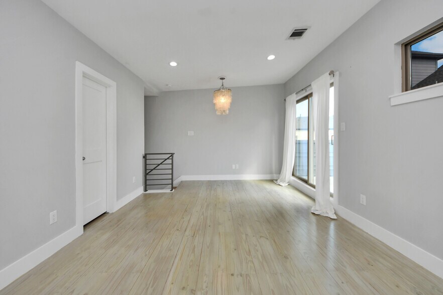 More Photos Of 1708 Winter St, Houston Apartments For Sale