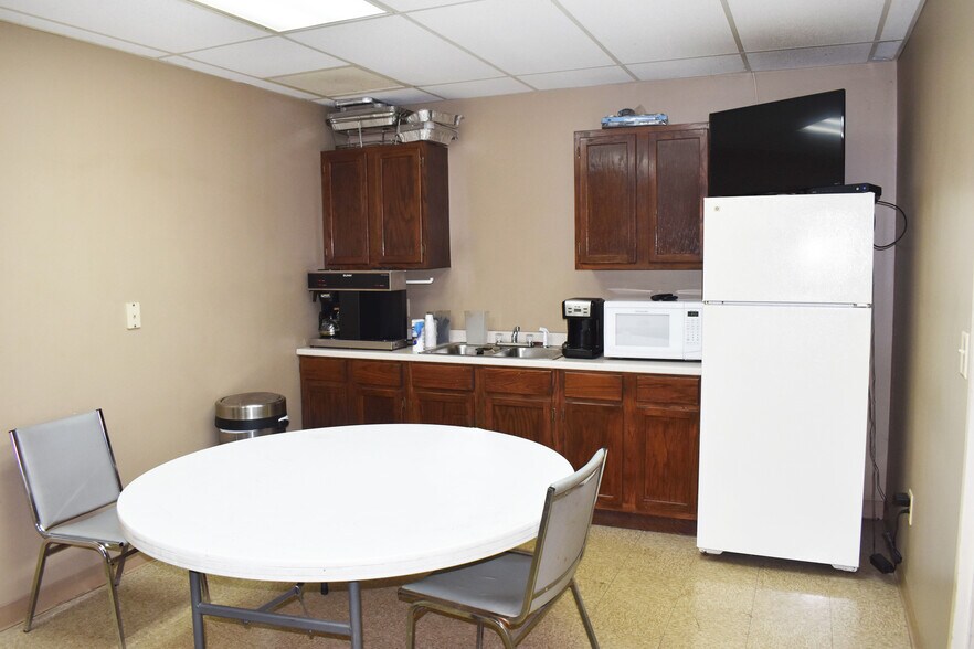 More Photos Of 1900 Southerland Dr, Nashville Warehouse For Sale