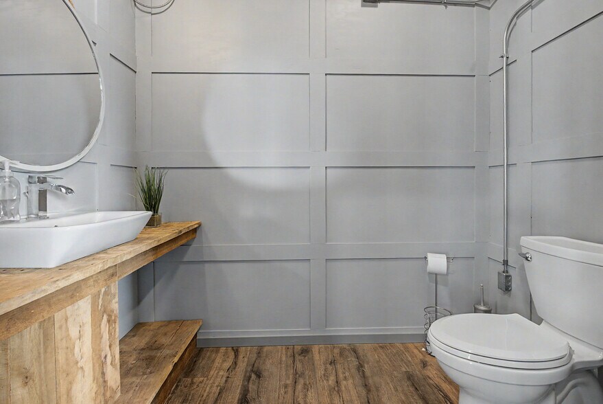 More Photos Of 2102 N Outer Dr, Dexter Office For Sale