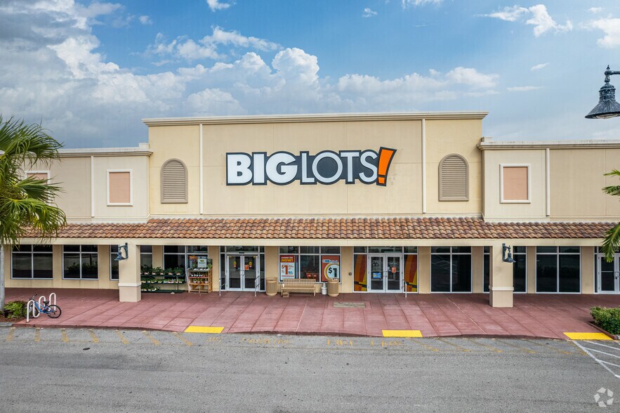 Primary Photo Of 4429 Cleveland Ave, Fort Myers Unknown For Lease