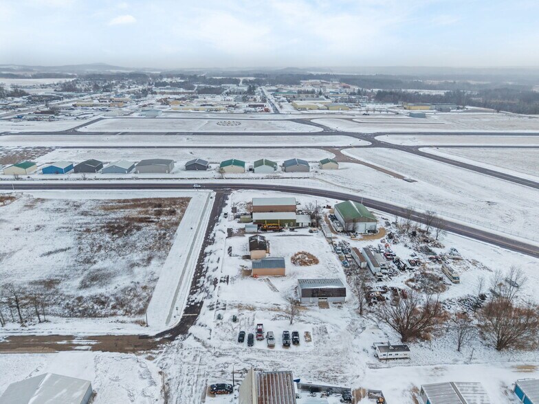 More Photos Of 1628-1630 Maple St, Reedsburg Warehouse For Lease