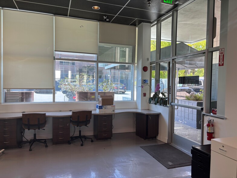 More Photos Of 14242 Ventura Blvd, Sherman Oaks Loft Creative Space For Lease