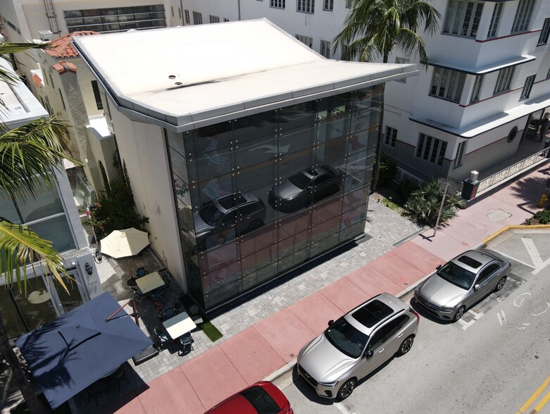 Primary Photo Of 909 Collins Ave, Miami Beach Restaurant For Sale