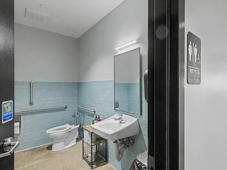 More Photos Of 39 West St, Pittsboro Restaurant For Lease