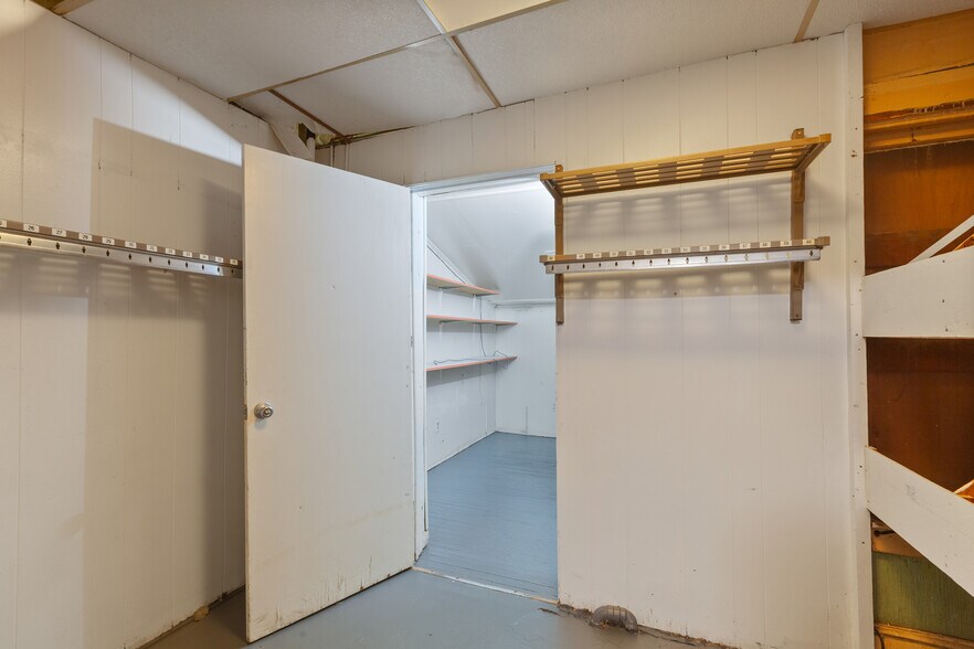 More Photos Of 194-198 Main St, Emmaus Restaurant For Sale