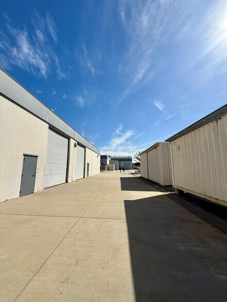 More Photos Of 1816-1850 Kona Dr, Compton Warehouse For Lease