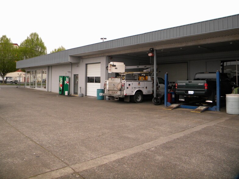 More Photos Of 1544 12th Ave, Longview Auto Repair For Sale