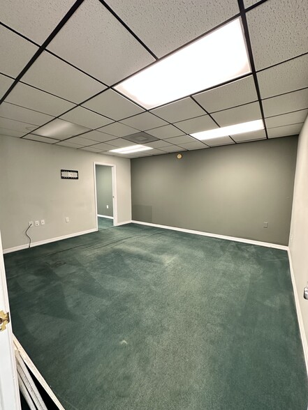 More Photos Of 1102-1132 E Semoran Blvd, Apopka Office For Lease
