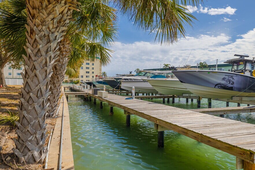 More Photos Of 5814 Skimmer Point S blvd, Gulfport Marina For Sale