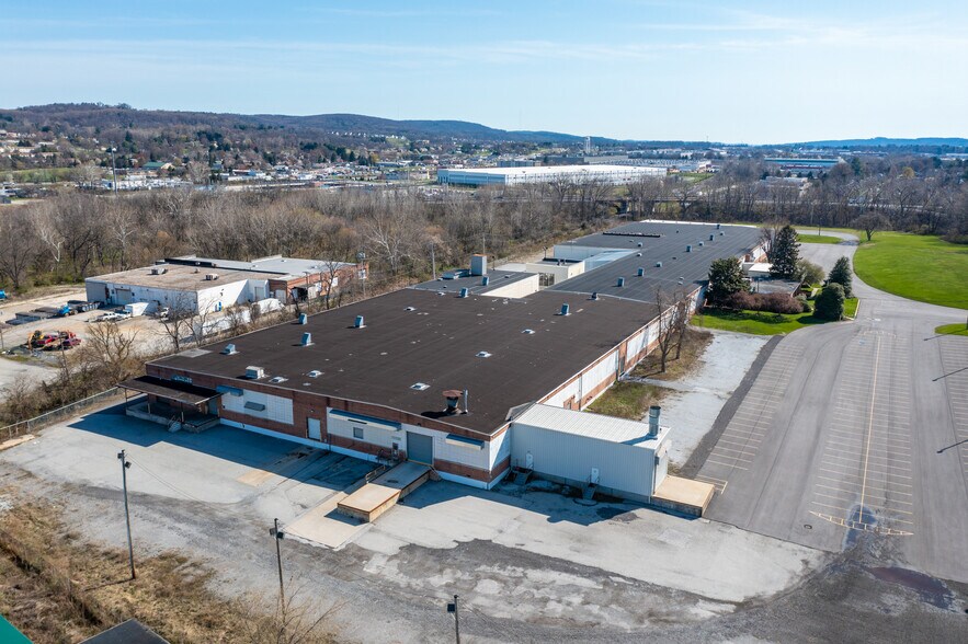 More Photos Of 1499 E Philadelphia St, York Manufacturing For Lease