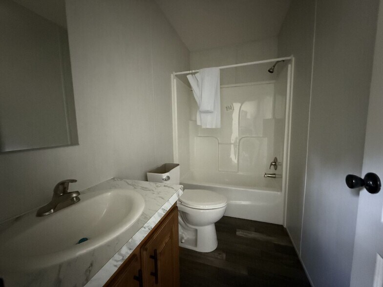 More Photos Of 1402 N 69th Ave, Pensacola Manufactured Housing Mobile Home Park For Sale