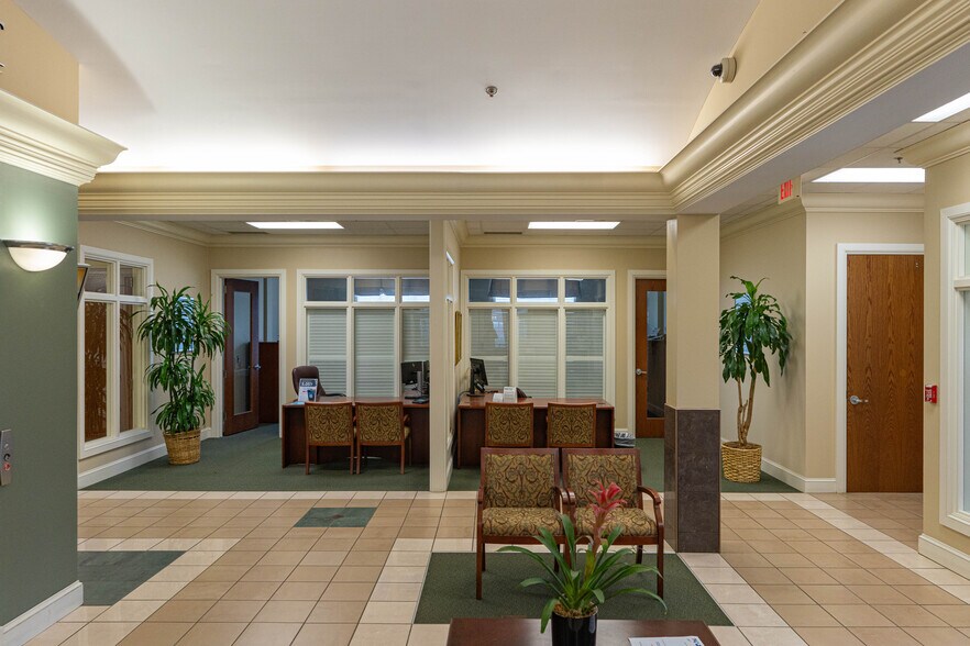More Photos Of 1600 Highland Colony Pky, Madison Bank For Lease