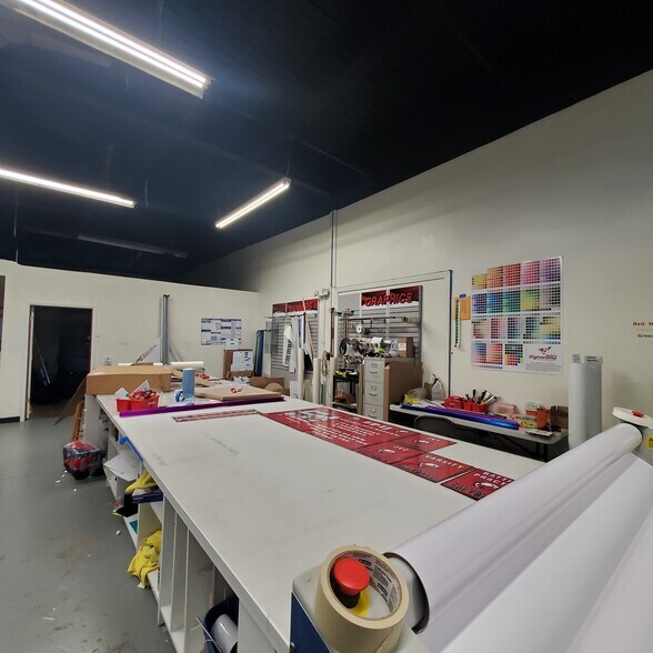 More Photos Of 28039 W Commercial Ave, Lake Barrington Industrial For Lease